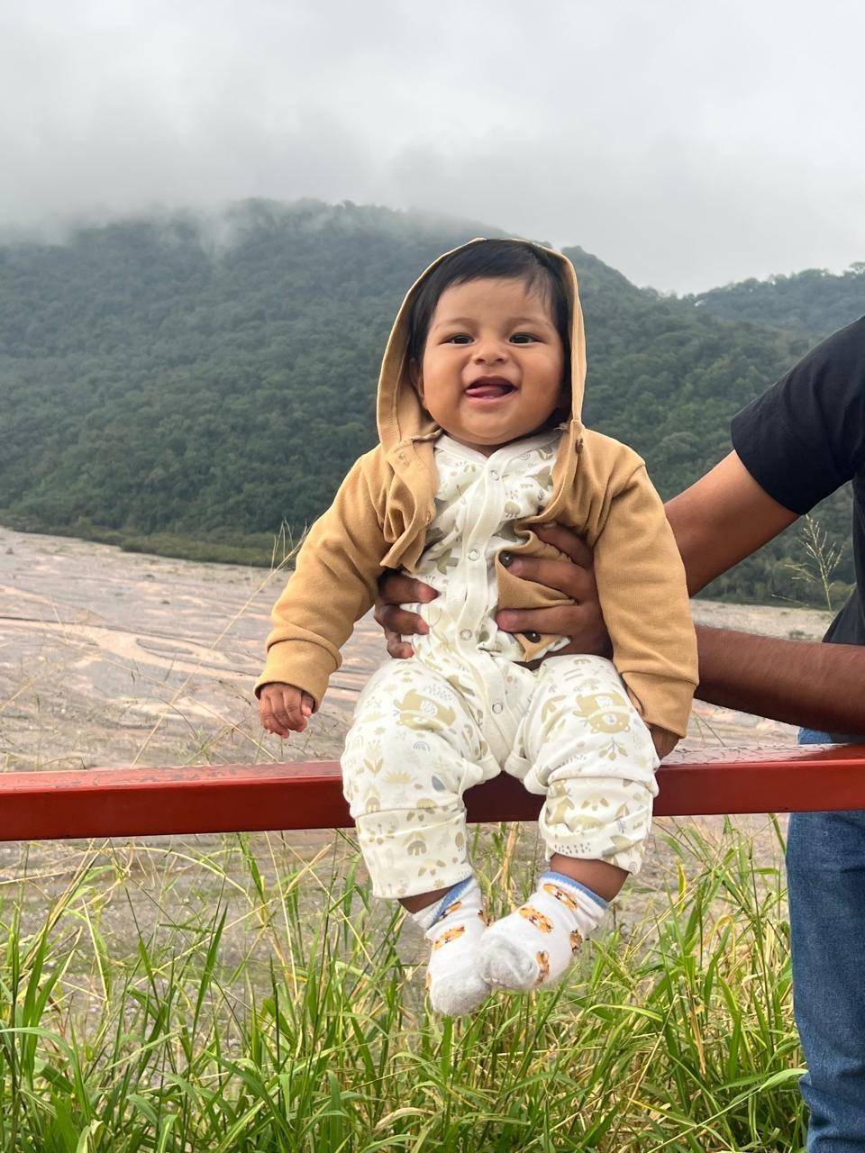 Giuliano sonriendo en la montaña